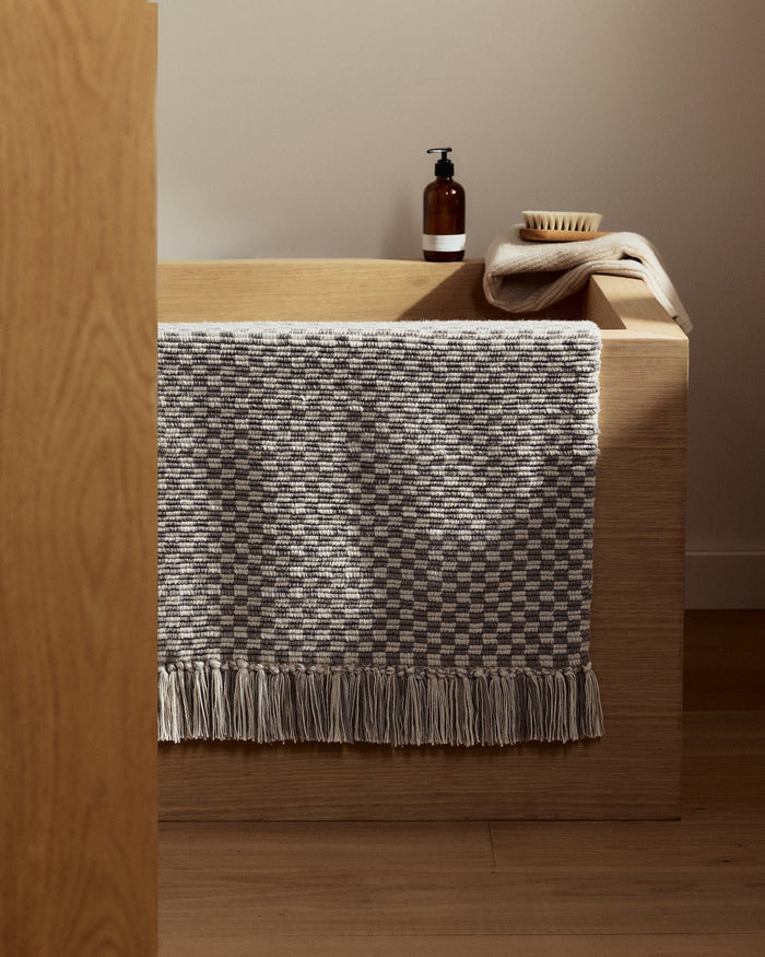 Organic Checkered Bath Rug | Pebble and Dove - Pretti.Cool